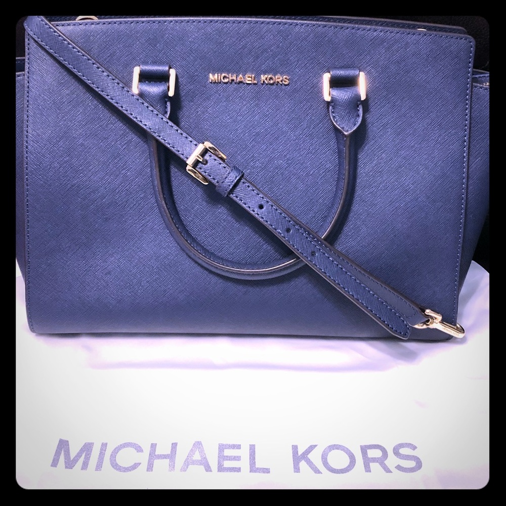 Beautiful Navy Michael Kors Bag